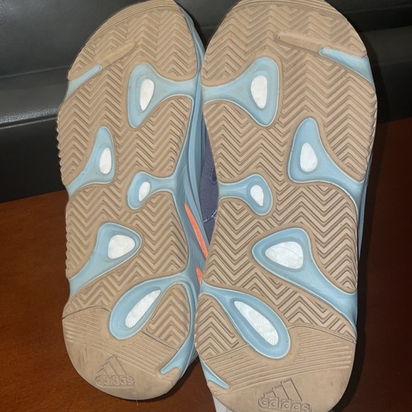 Yeezy 700 v1 Carbon Blue - Picture 6 of 6